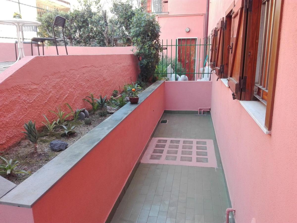 Ferienwohnung Un Tuffo In Mare Genua Exterior foto