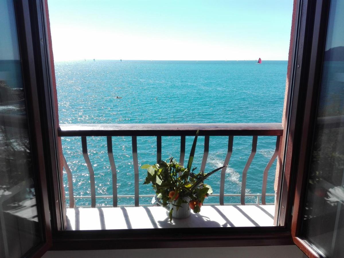 Ferienwohnung Un Tuffo In Mare Genua Exterior foto